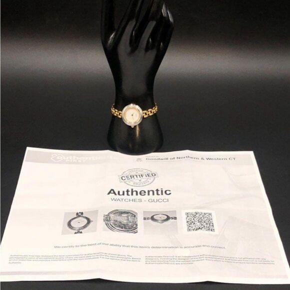 RARE COLLECTABLE Gucci luxury vintage watch - Picture 2 of 6